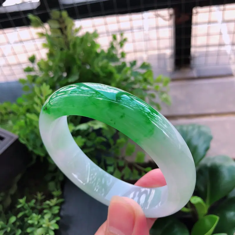 【06/30飘绿翡翠正圈⑧手镯
【商品尺寸】内径:55.9mm 宽:14.5mm 厚:8.5mm】图4