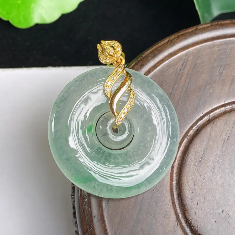 【A货翡翠-种好飘绿18K金伴钻平安扣吊坠,尺寸-裸石26.5*4.9mm整体33.6*26.5*4.9mm】图2