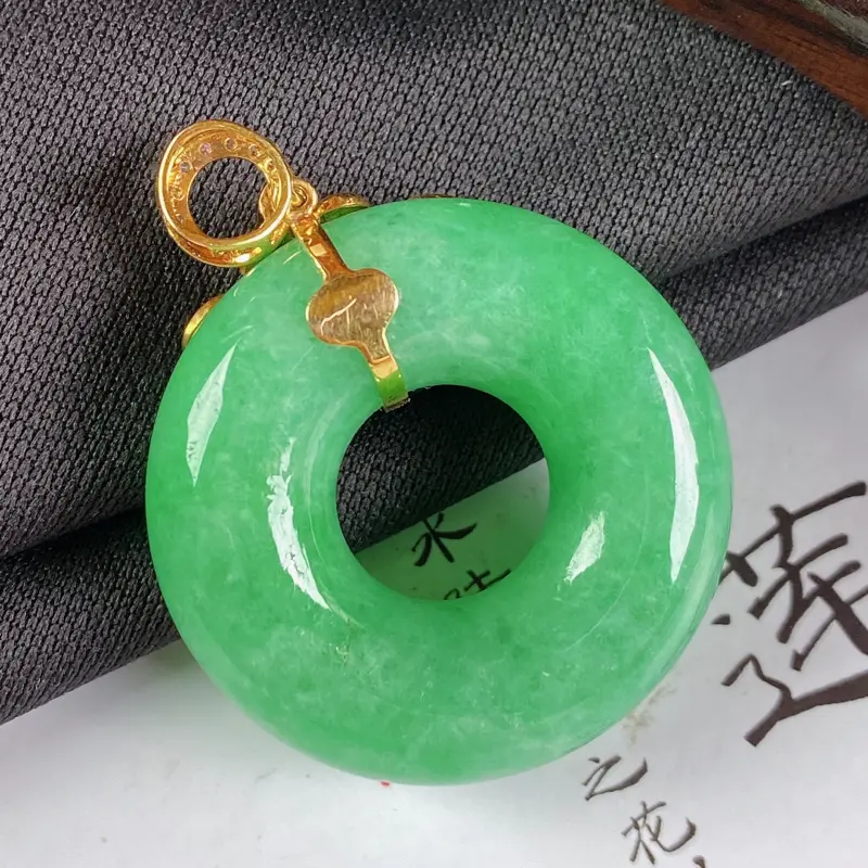 【A货翡翠-种好满绿18K金伴钻平安环吊坠,尺寸-裸石33.3*10.5mm整体42.8*33.3*10.5mm】图8