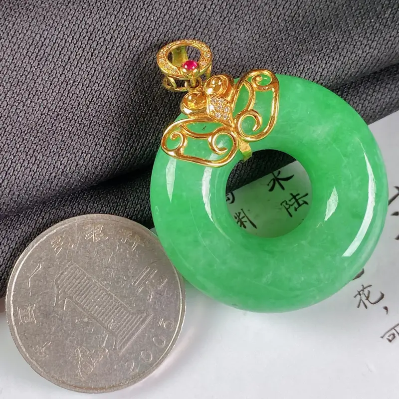 【A货翡翠-种好满绿18K金伴钻平安环吊坠,尺寸-裸石33.3*10.5mm整体42.8*33.3*10.5mm】图5