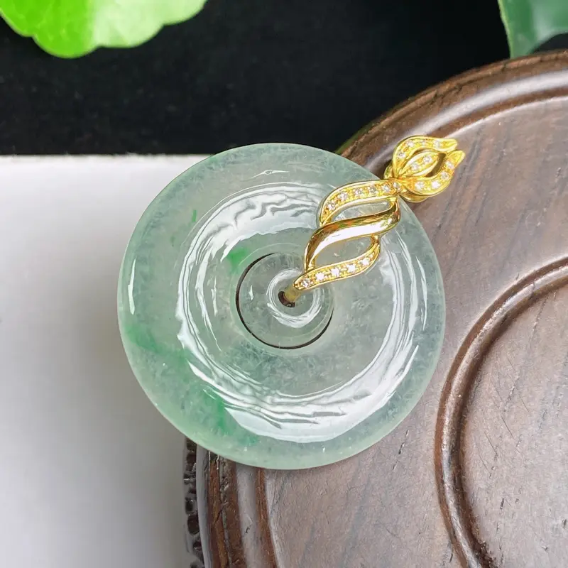 【A货翡翠-种好飘绿18K金伴钻平安扣吊坠,尺寸-裸石26.5*4.9mm整体33.6*26.5*4.9mm】图4