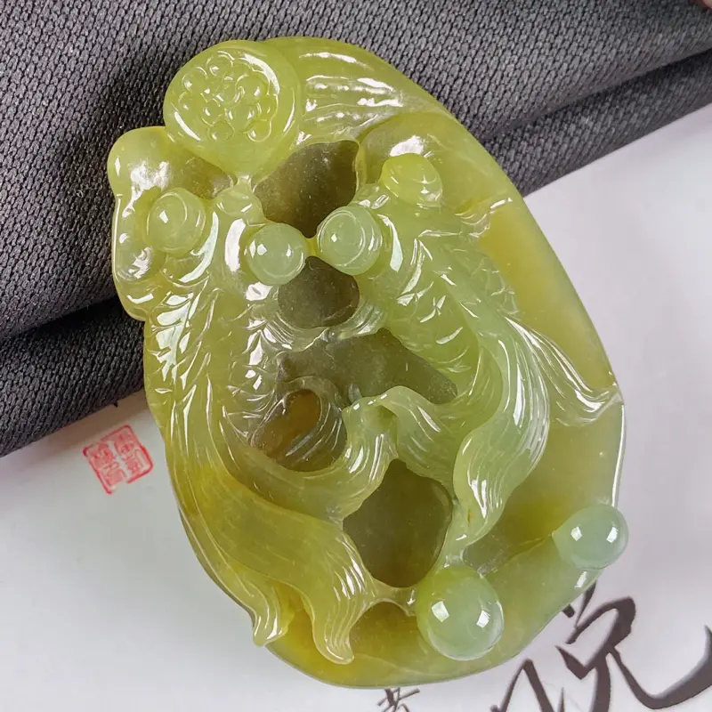 【A货翡翠-种好黄翡如鱼得水吊坠,尺寸-52.2*35.7*13.4mm】图1