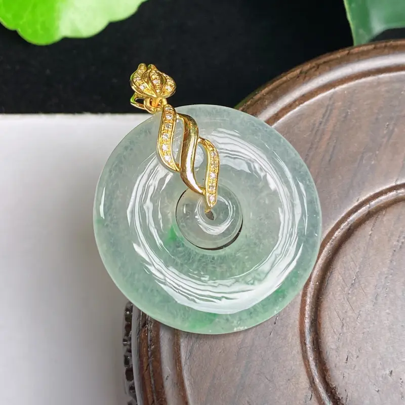 【A货翡翠-种好飘绿18K金伴钻平安扣吊坠,尺寸-裸石26.5*4.9mm整体33.6*26.5*4.9mm】图8