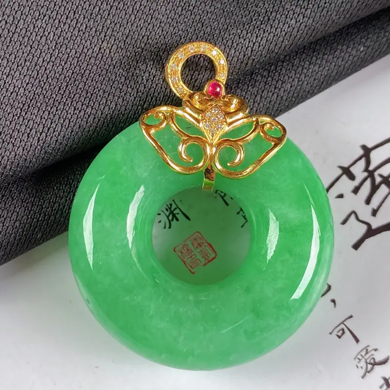 【A货翡翠-种好满绿18K金伴钻平安环吊坠,尺寸-裸石33.3*10.5mm整体42.8*33.3*10.5mm】图3