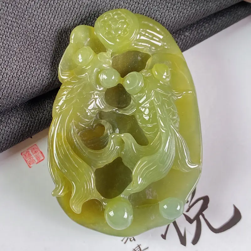 【A货翡翠-种好黄翡如鱼得水吊坠,尺寸-52.2*35.7*13.4mm】图2