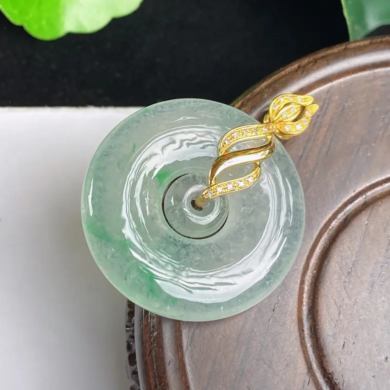 【A货翡翠-种好飘绿18K金伴钻平安扣吊坠,尺寸-裸石26.5*4.9mm整体33.6*26.5*4.9mm】图5