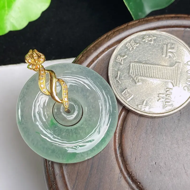【A货翡翠-种好飘绿18K金伴钻平安扣吊坠,尺寸-裸石26.5*4.9mm整体33.6*26.5*4.9mm】图6