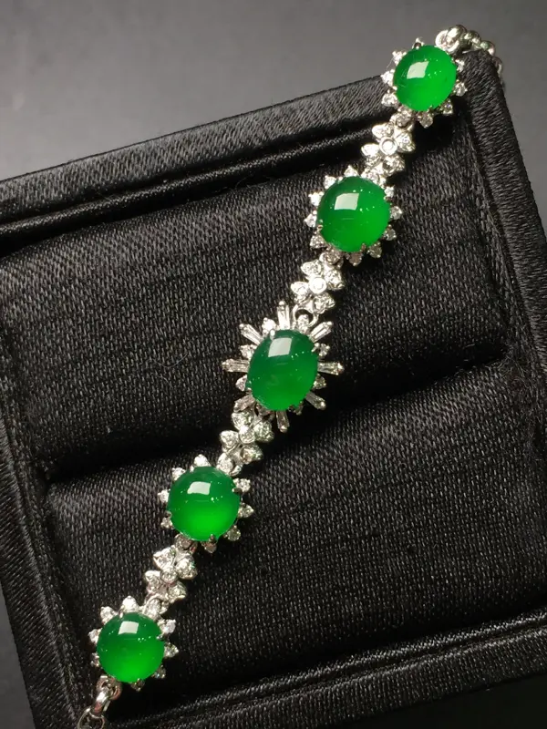 帝王绿蛋面手链,18k金豪华镶嵌,完美无暇,种好色好,质量杠杠的,性价比