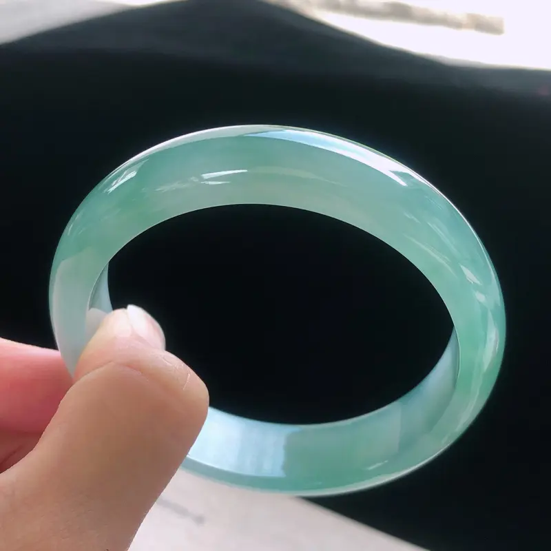 翡翠a货 糯种水润飘阳绿翡翠贵妃手镯 内径尺寸54.4/48.4/11.1/7.