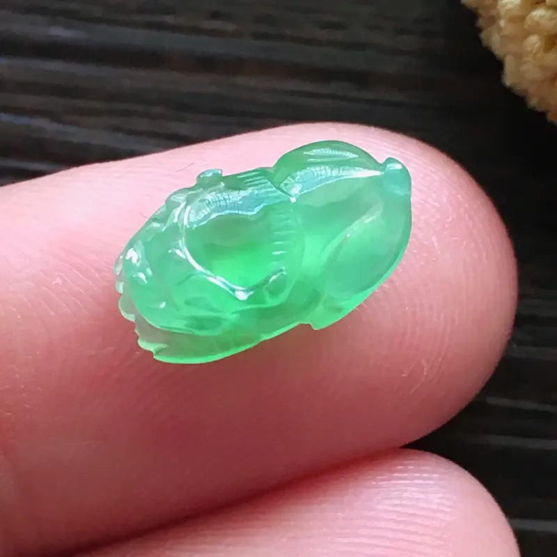 【自然光实拍,缅甸a货翡翠,冰种甜绿小貔貅,种好通透,水润玉质细腻,雕刻精细,饱满品相佳,无孔需镶嵌,】图1