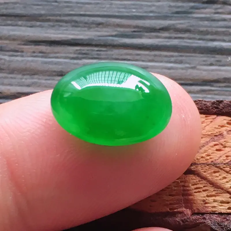 【自然光实拍,缅甸a货翡翠,冰种阳绿戒面,种好通透,水润玉质细腻,雕刻精细,饱满品相佳,无孔需镶嵌,】图6