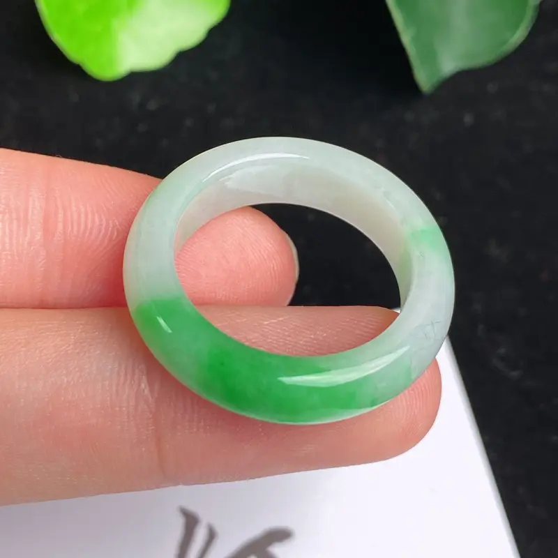 A货翡翠-种好飘绿戒指，尺寸-20.1*6.6*4.2mm24号