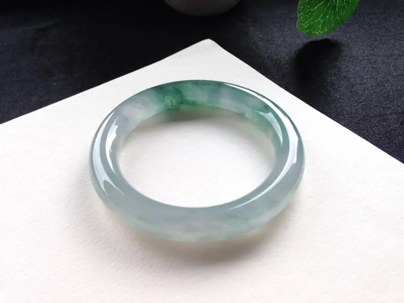 【冰飘花圆条手镯,57圈口,种水十足,冰莹剔透,花色灵动飘逸,上手清新脱俗,无纹裂】图7
