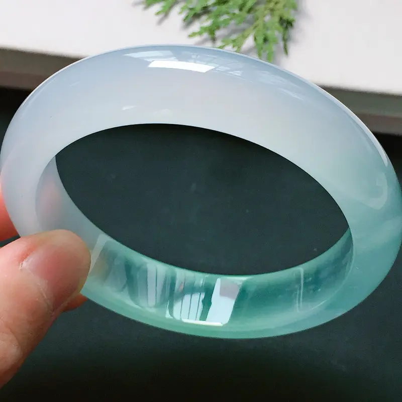 【正圈54mm,高冰淡绿手镯,荧光闪闪,晶莹剔透,清甜迷人,高贵奢华】图7
