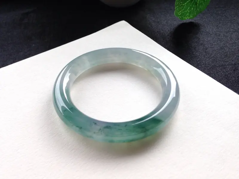 【冰飘花圆条手镯,57圈口,种水十足,冰莹剔透,花色灵动飘逸,上手清新脱俗,无纹裂】图8