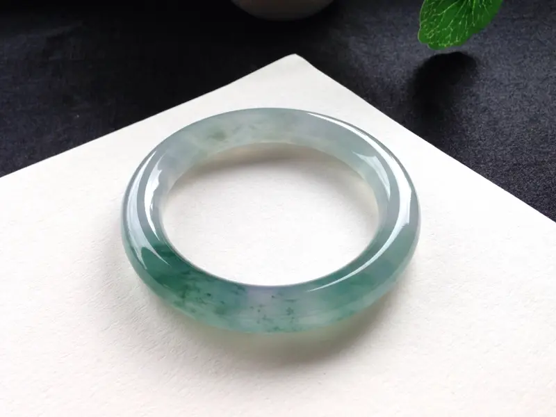 【冰飘花圆条手镯,57圈口,种水十足,冰莹剔透,花色灵动飘逸,上手清新脱俗,无纹裂】图6
