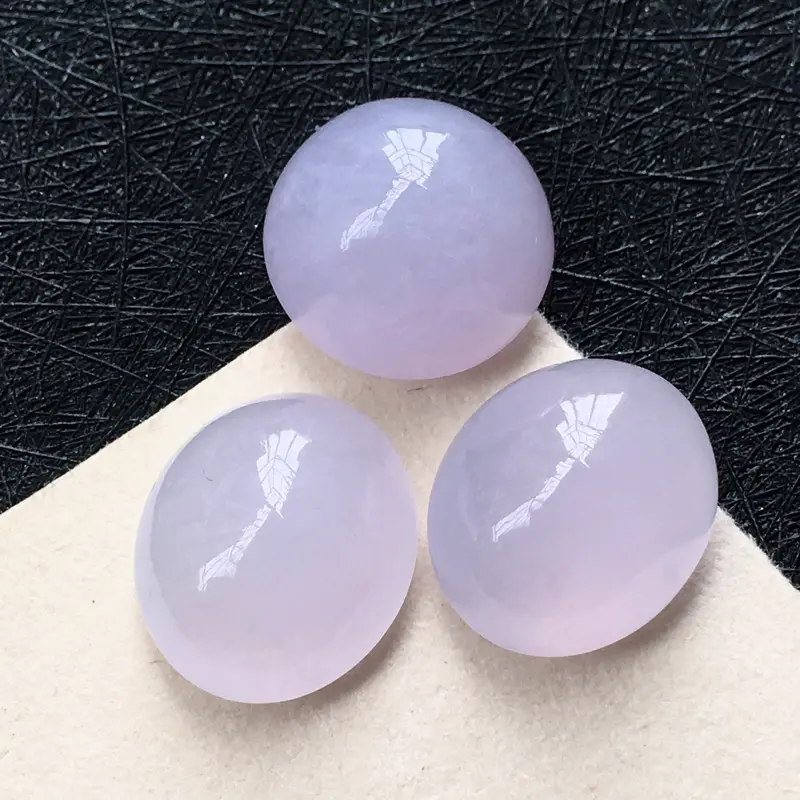 【翡翠浅紫蛋面戒面(3个),水头足,种老饱满玉质细腻温润,镶嵌后更好看。尺寸:14.1*14.1*9.4mm/14.9*12.6*8.5mm/15.2*12.9*7.3mm 重量:2.95克/2.48克/2.22克】图1