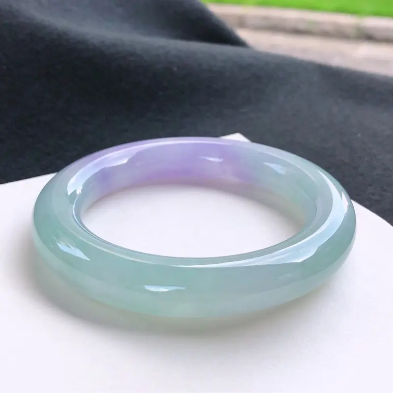 紫罗兰圆条手镯  质地细腻，种好水润，清秀高雅，佩戴效果优雅迷人，尺寸圈口： 57.3/12.3