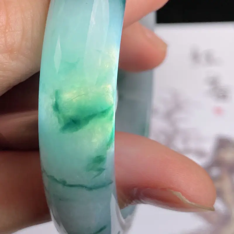【缅甸a货翡翠,水润飘花正圈手镯57.8mm 玉质细腻,水润飘花,条形大方得体,佩戴效果更不错】图10
