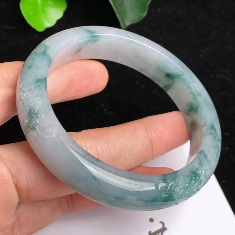 【缅甸a货翡翠,水润飘花正圈手镯57.8mm 玉质细腻,水润飘花,条形大方得体,佩戴效果更不错】图8