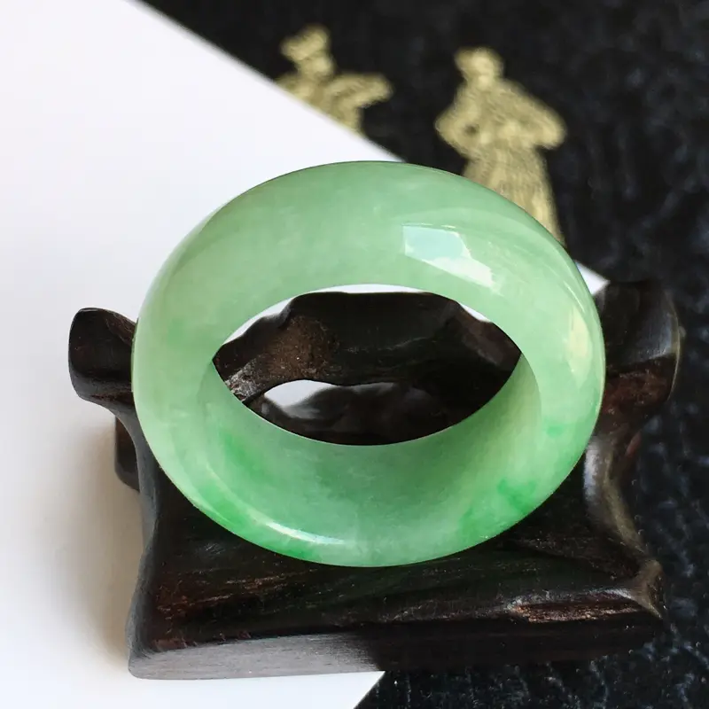 缅甸翡翠A货老坑飘绿指环，内径18.2-8.7-3.8mm