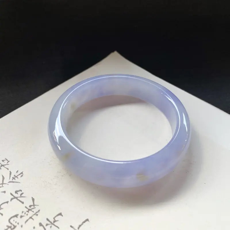 尺寸51.6*12*7.5 糯种茄紫罗兰平安镯，玉质水润纯净，紫罗兰妩媚迷人魅力，让人心旷神怡！