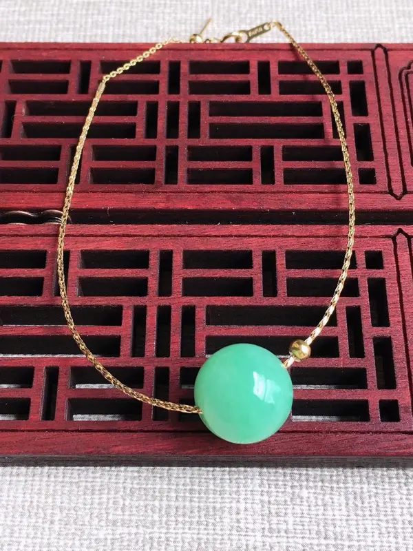 A货翡翠甜绿18k金珠子手链，尺寸12.5mm，重量3.88g