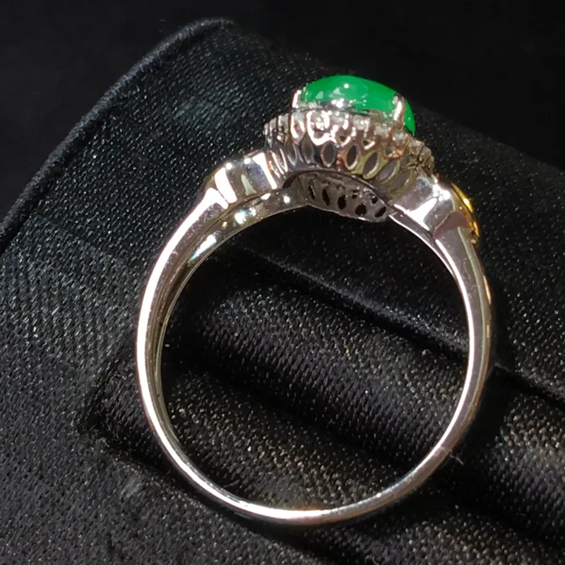 翡翠a货，满绿貔貅戒指，18k金伴钻，佩戴精美，性价比高，整体尺寸12.3*9.2*6.5mm