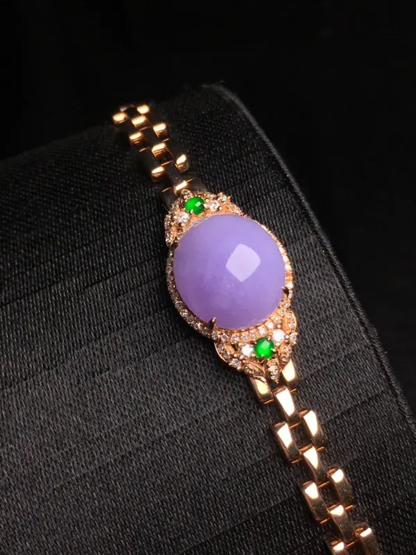 紫罗兰蛋面手链，饱满水润，玉质细腻光滑，款式精美，18K金真钻，佩戴优雅高贵.含金尺寸：170mm
