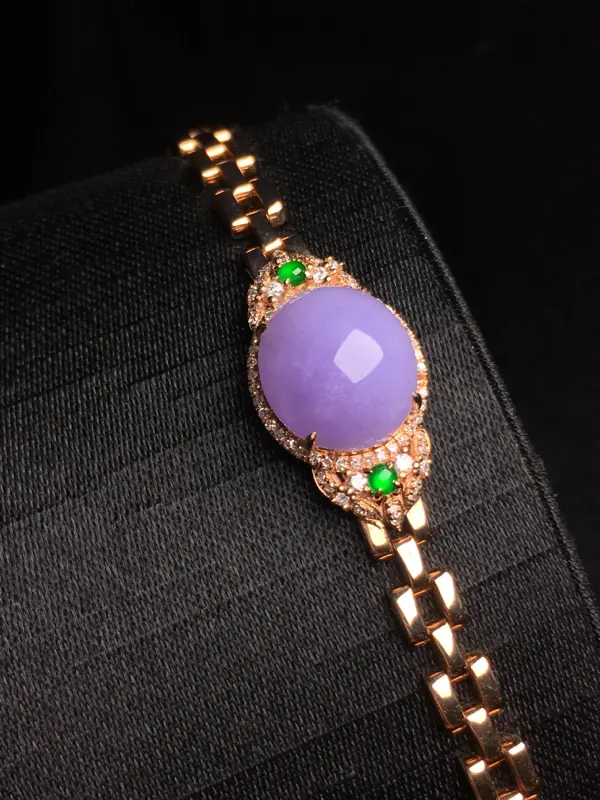 紫罗兰蛋面手链，饱满水润，玉质细腻光滑，款式精美，18K金真钻，佩戴优雅高贵.含金尺寸：170mm