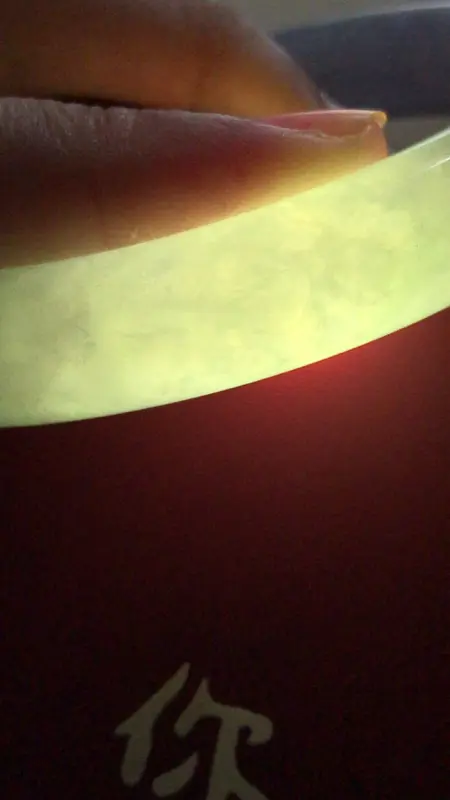 圈口56.7mm 自然光实拍 紫罗兰圆条手镯 C157玉质细腻水润，条形大方，高贵优雅，端庄大气，尺寸56.7×11.7×12mm