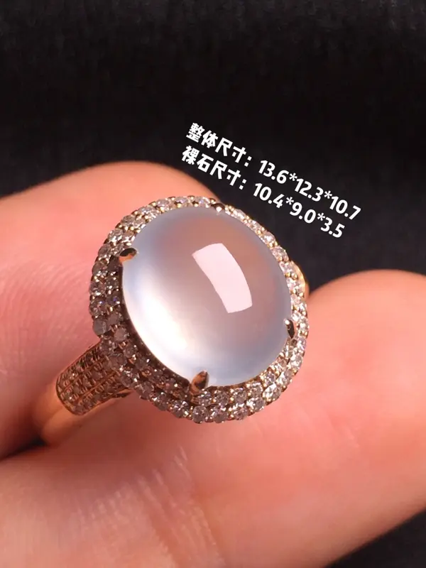 高冰蛋面戒指，18k金钻石镶嵌，种水超好，玉质细腻。**