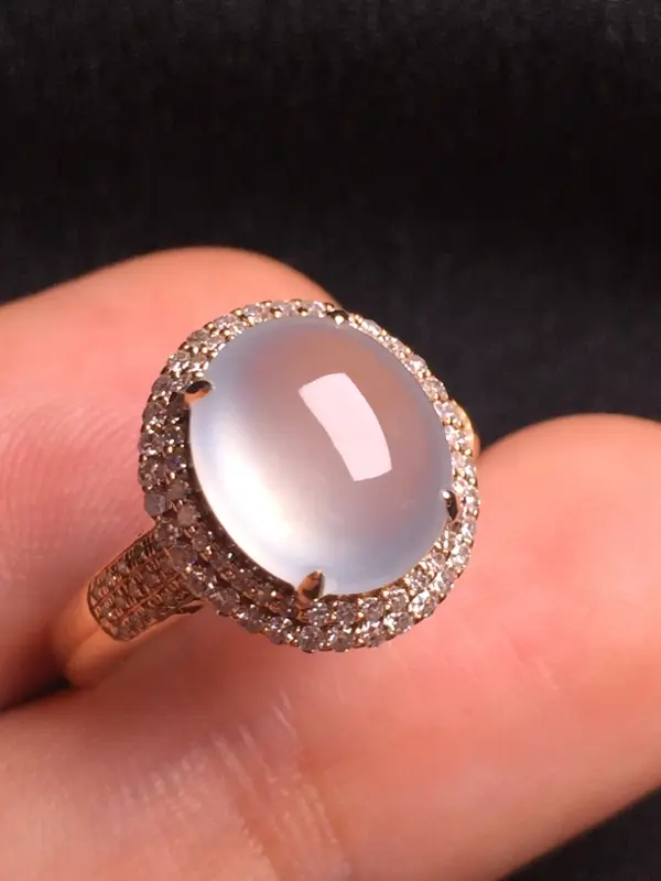 高冰蛋面戒指，18k金钻石镶嵌，种水超好，玉质细腻。**