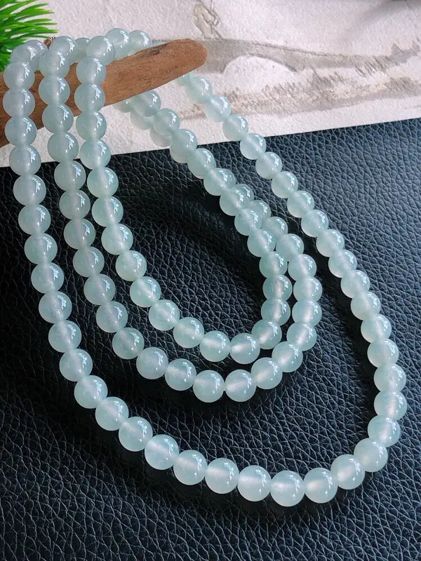 天然缅甸老坑翡翠A货圆珠子项链 ，料子细腻柔洁， 尺寸 珠子直径7mm ，珠子总数108颗，重量64.58g