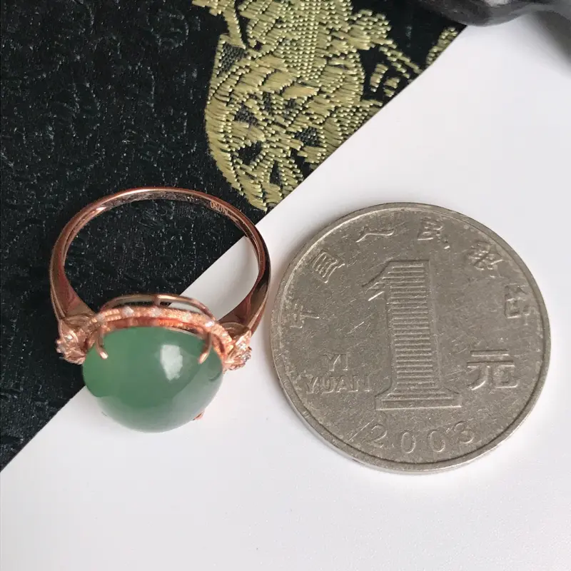 缅甸翡翠老坑A货镶嵌18k金伴钻绿福气戒指，裸石尺寸12.5-11-5.9mm，指圈17.1mm