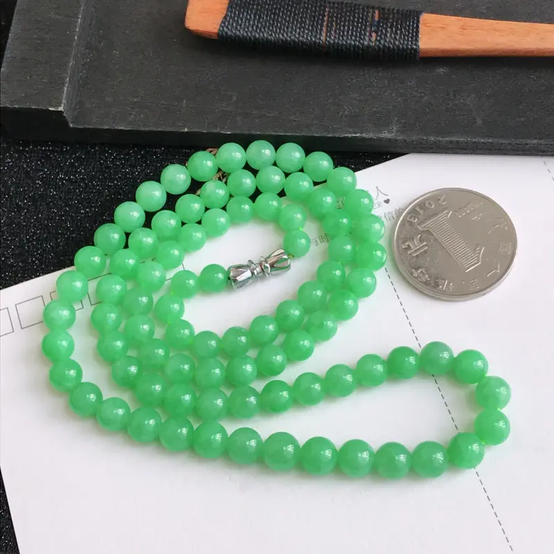 C1010翡翠A货飘绿福气项链，尺寸6.2mm，扣头是装饰品
