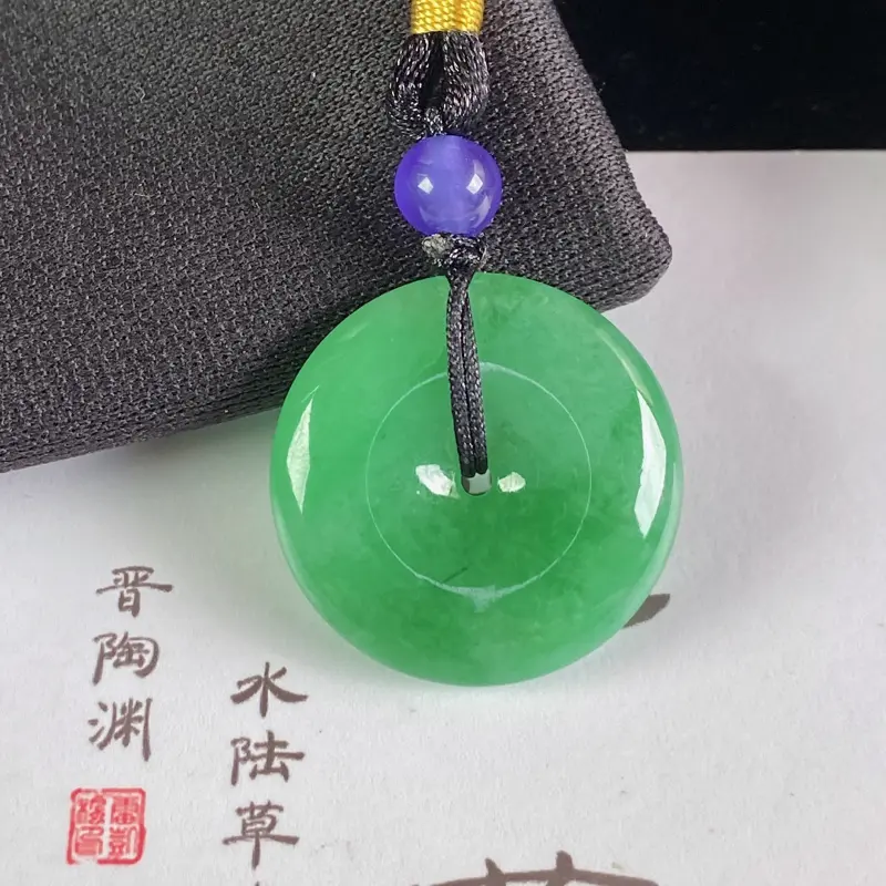 A货翡翠-种好满绿平安扣吊坠，尺寸-25*5.7mm，顶珠为装饰