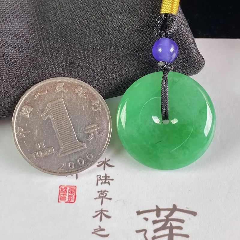 A货翡翠-种好满绿平安扣吊坠，尺寸-25*5.7mm，顶珠为装饰