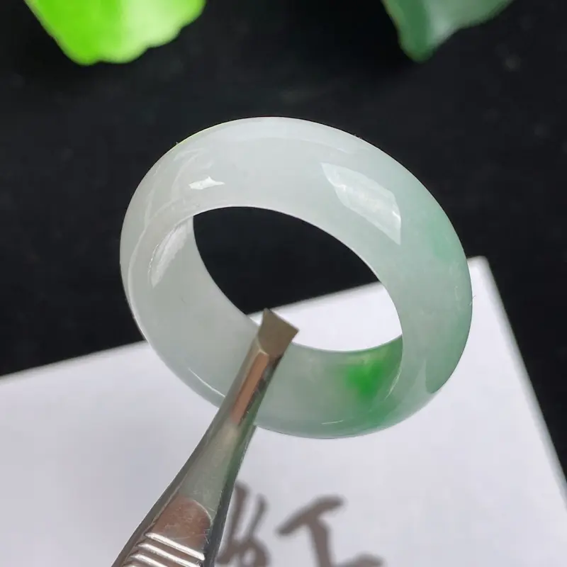 A货翡翠-种好飘绿戒指，尺寸-20.2*9.3*4.1mm23号