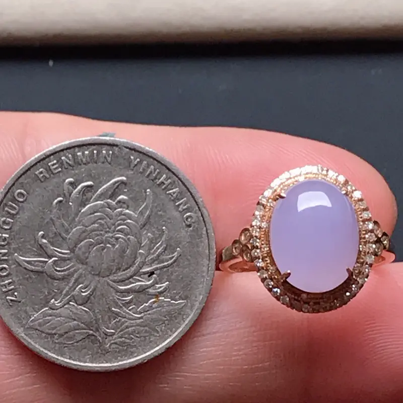 18k伴钻镶嵌，紫罗兰蛋面戒指，玉质莹润，颜色唯美，款式精美时尚，佩戴贵气，戒圈14#