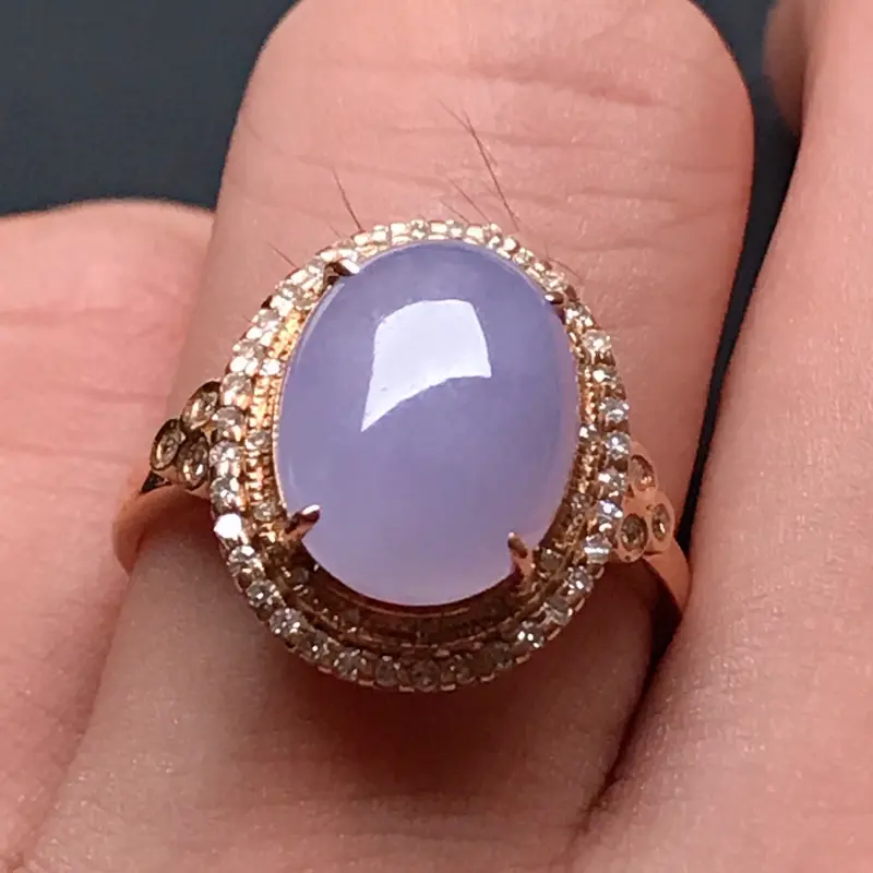 18k伴钻镶嵌，紫罗兰蛋面戒指，玉质莹润，颜色唯美，款式精美时尚，佩戴贵气，戒圈14#