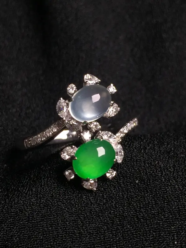 （冰+绿）二合一戒指，18k金钻石镶嵌，种水超好，玉质细腻。**