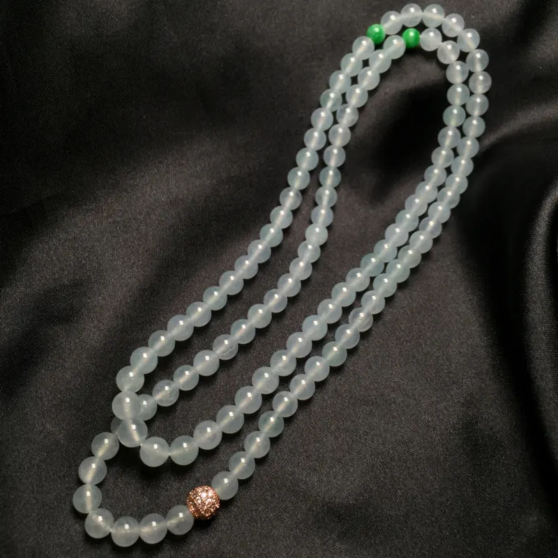 冰珠链，冰透水润起胶，搭配两个阳绿珠子，底子细腻，佩戴效果加，可坠子也不错，珠子直径6.6
