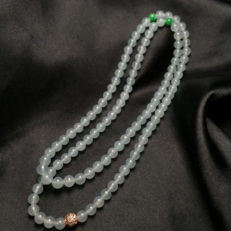 冰珠链，冰透水润起胶，搭配两个阳绿珠子，底子细腻，佩戴效果加，可坠子也不错，珠子直径6.6