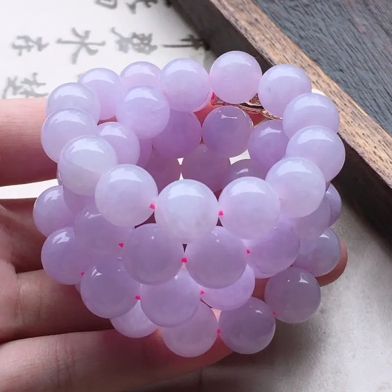 缅甸翡翠紫罗兰圆珠项链，自然光实拍，玉质莹润，佩戴佳品，尺寸：10.8 mm，49颗，重129.36克