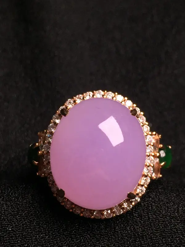 紫罗兰蛋面戒指，18k金钻石镶嵌，种水超好，玉质细腻。