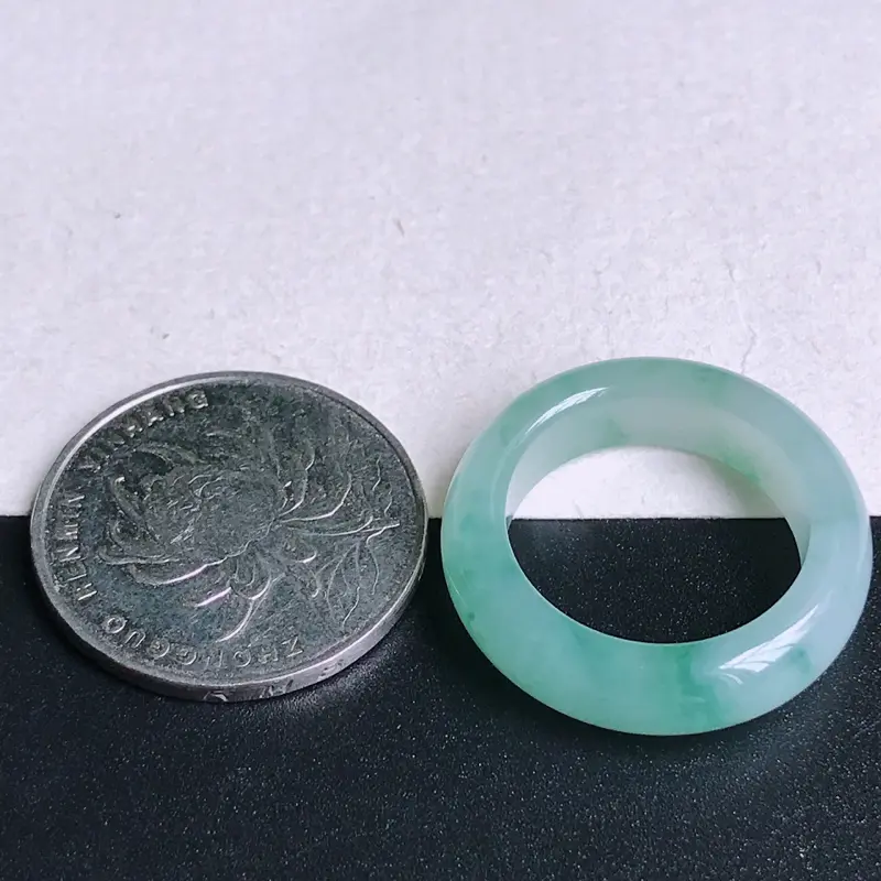 尺寸：18.6/6.6/4mm，天然A货翡翠带绿戒指，编号9.30