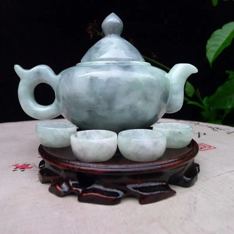(鸿运当头)，乌鸡种翡翠大茶壶套装摆件  ，雕工精美，线条简洁流畅，种水好，大茶壶尺寸148*175*108mm 小杯尺寸30.5*15mm ，