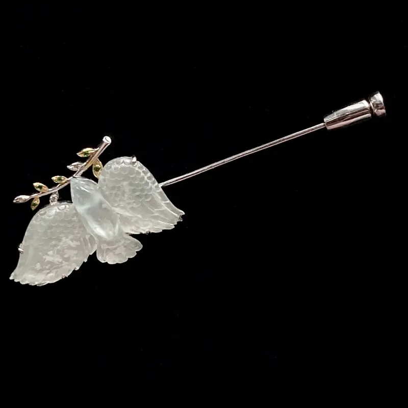 和平鸽️胸针，玻璃种带飘花，小清新风格。                    整体尺寸：59.2*17.6*5.1