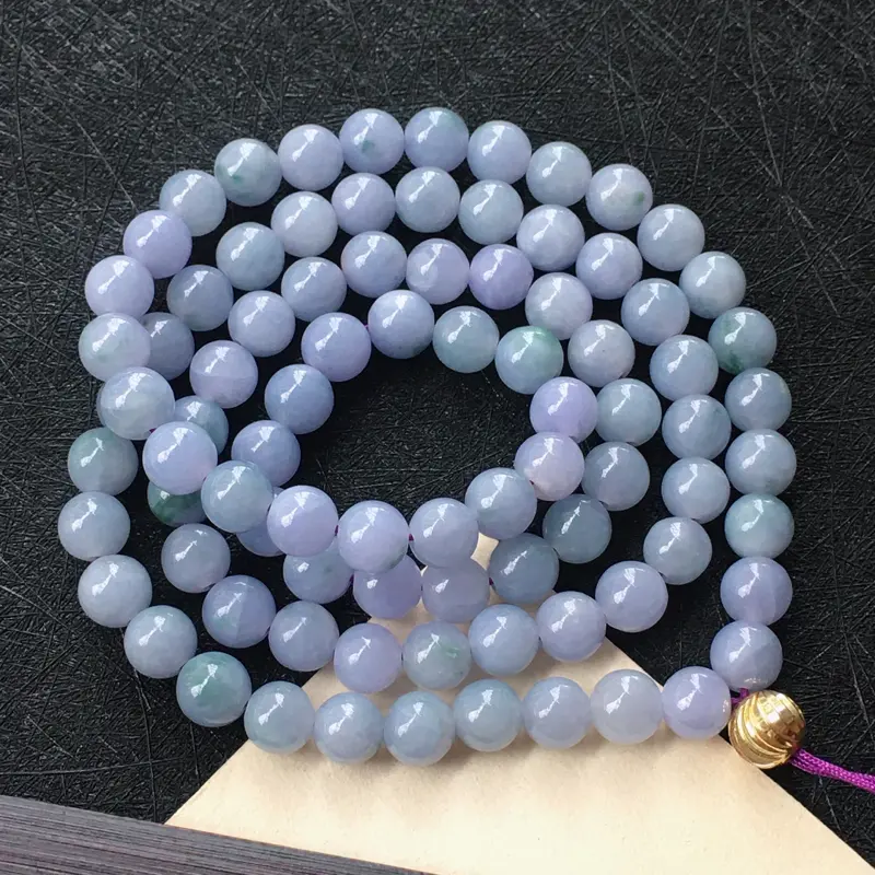 翡翠紫罗兰圆珠项链，种水好玉质细腻温润，颜色漂亮。项链周长：63cm 尺寸：取大 7.2mm 取小：7.1mm